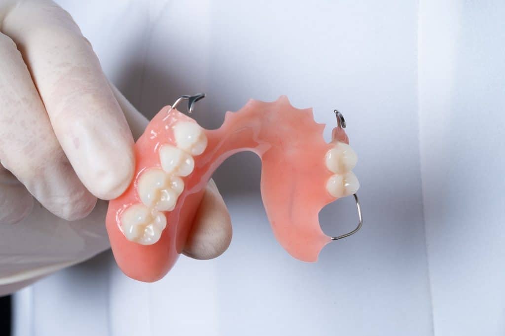 اضرار عدم الاعتماد على تنظيف الأسنان التركيب