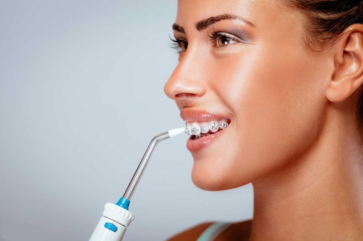 حالات استخدام جهاز تنظيف الأسنان من الجير في المنزل